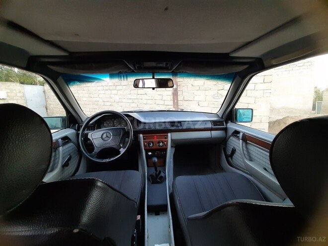 Mercedes E 200 1990, 300,000 km - 2.0 l - Bakı