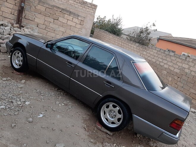 Mercedes E 200 1990, 300,000 km - 2.0 l - Bakı