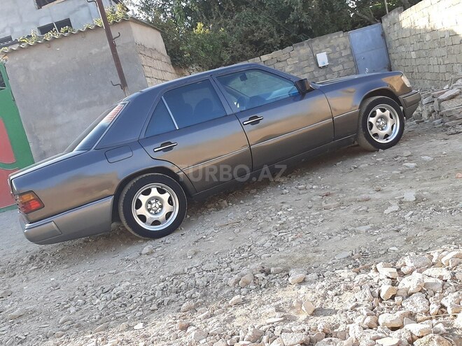 Mercedes E 200 1990, 300,000 km - 2.0 l - Bakı