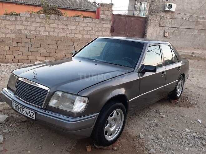 Mercedes E 200 1990, 300,000 km - 2.0 l - Bakı