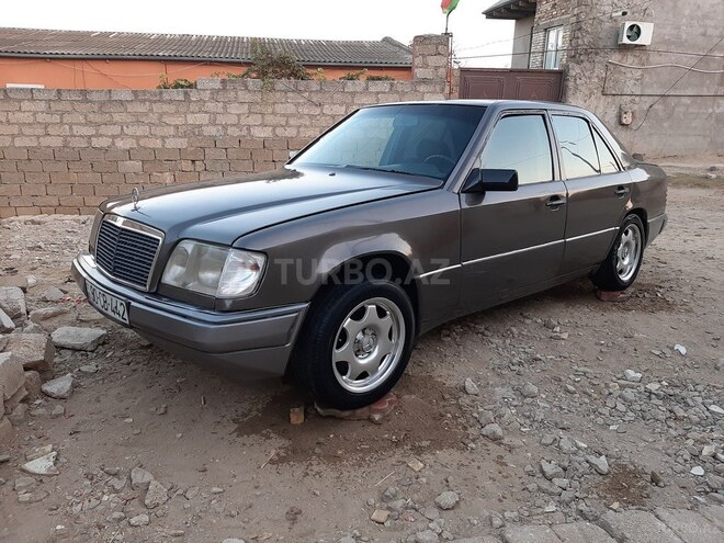 Mercedes E 200 1990, 300,000 km - 2.0 l - Bakı