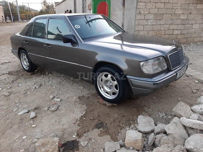 Mercedes E 200 1990, 300,000 km - 2.0 l - Bakı