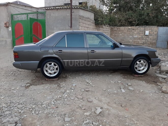 Mercedes E 200 1990, 300,000 km - 2.0 l - Bakı