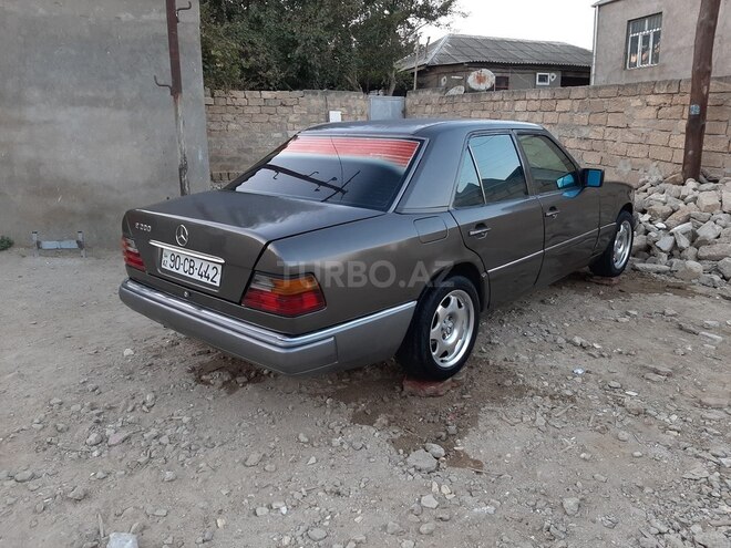 Mercedes E 200 1990, 300,000 km - 2.0 l - Bakı
