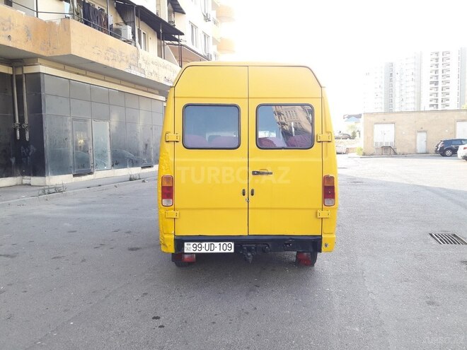 Mercedes 208 D 1992, 310,000 km - 2.5 l - Bakı
