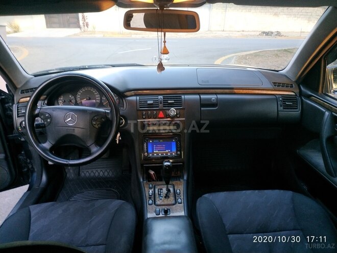 Mercedes E 220 2001, 373,000 km - 2.2 l - Sumqayıt