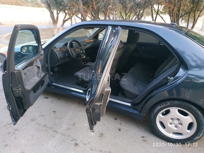 Mercedes E 220 2001, 373,000 km - 2.2 l - Sumqayıt