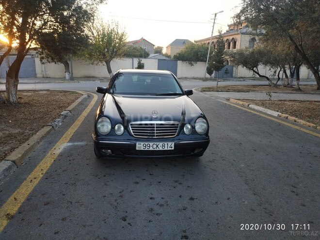 Mercedes E 220 2001, 373,000 km - 2.2 l - Sumqayıt