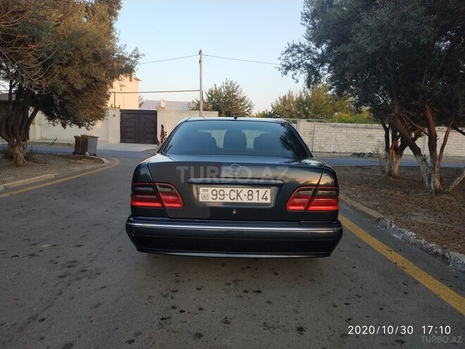 Mercedes E 220 2001, 373,000 km - 2.2 l - Sumqayıt