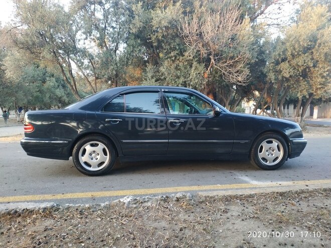 Mercedes E 220 2001, 373,000 km - 2.2 l - Sumqayıt