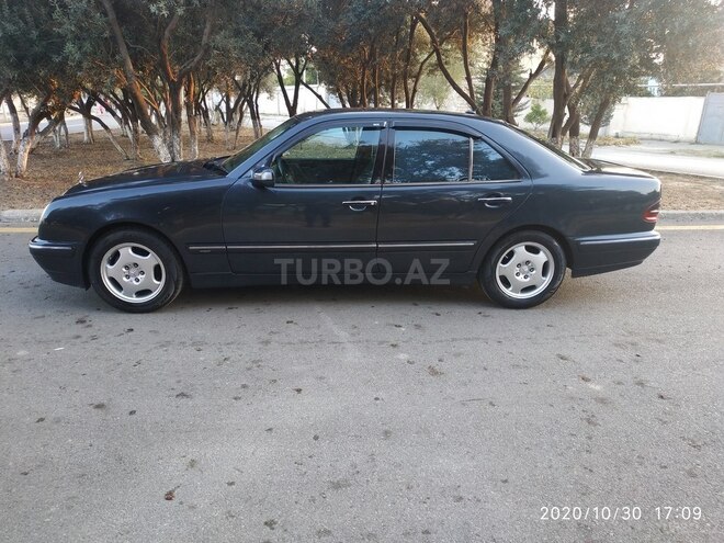 Mercedes E 220 2001, 373,000 km - 2.2 l - Sumqayıt
