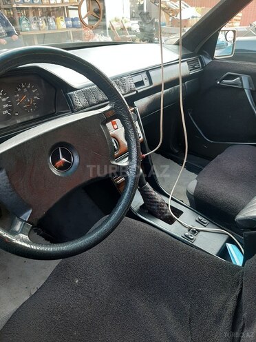 Mercedes E 250 1990, 353,689 km - 2.5 л - Cəlilabad