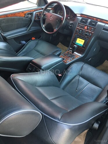 Mercedes E 320 2001, 284,000 km - 3.2 l - Bakı