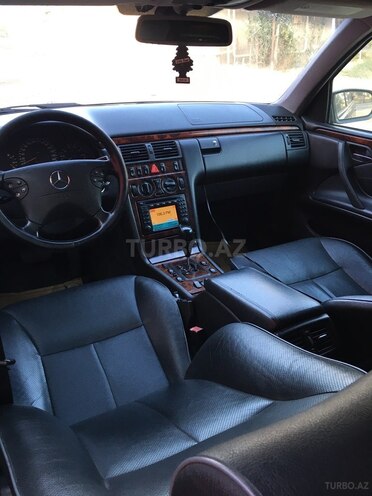 Mercedes E 320 2001, 284,000 km - 3.2 l - Bakı