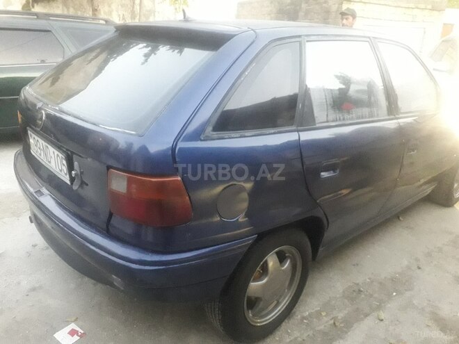 Opel Astra 1993, 215,800 km - 1.8 l - Bakı