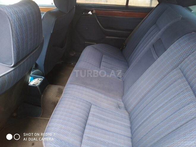 Mercedes E 260 1991, 253,633 km - 2.6 l - Bakı