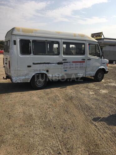 Mercedes 208 D 1993, 195,000 km - 2.5 l - Masallı