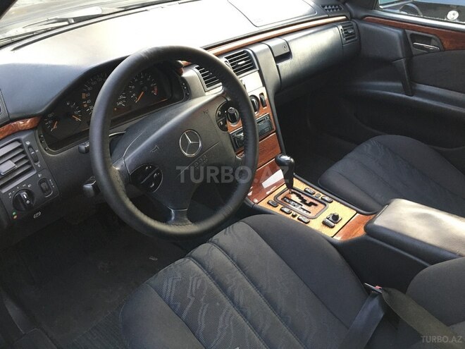 Mercedes E 240 1998, 333,000 km - 2.4 л - Bakı