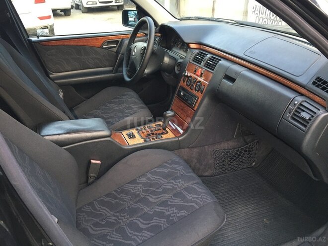 Mercedes E 240 1998, 333,000 km - 2.4 л - Bakı