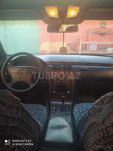 Mercedes E 240 1998, 313,000 km - 2.4 l - Bakı