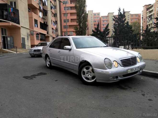 Mercedes E 220 2001, 325,000 km - 2.2 l - Bakı