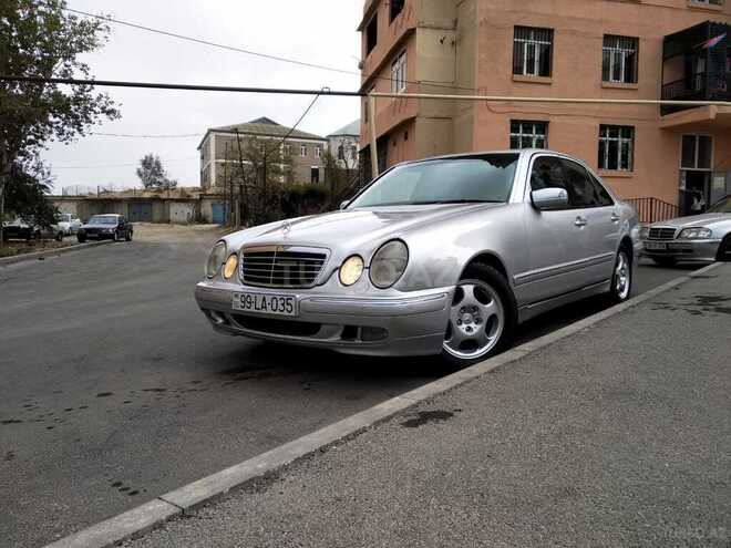 Mercedes E 220 2001, 325,000 km - 2.2 l - Bakı