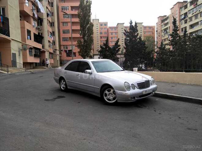 Mercedes E 220 2001, 325,000 km - 2.2 l - Bakı