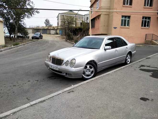 Mercedes E 220 2001, 325,000 km - 2.2 l - Bakı