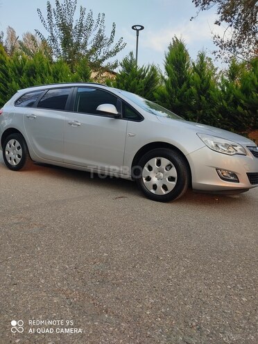 Opel Astra 2011, 106,000 km - 1.4 l - İsmayıllı