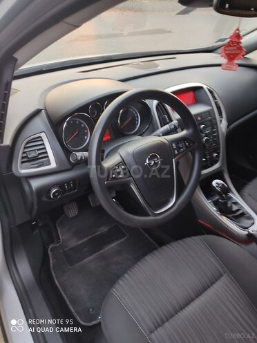 Opel Astra 2011, 106,000 km - 1.4 l - İsmayıllı