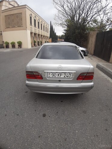Mercedes E 240 1999, 270,000 km - 2.4 l - Bakı