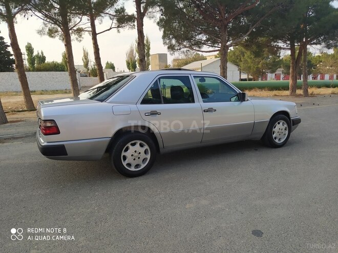 Mercedes E 220 1993, 234,568 km - 2.2 l - Sumqayıt
