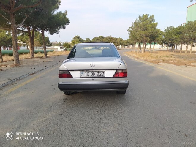 Mercedes E 220 1993, 234,568 km - 2.2 l - Sumqayıt