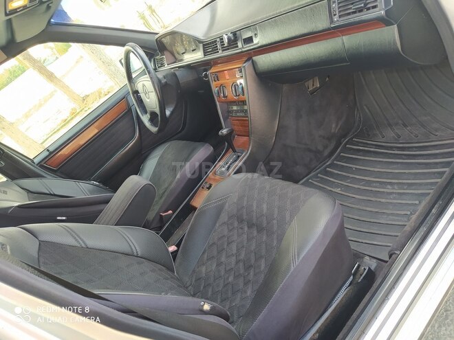 Mercedes E 220 1993, 234,568 km - 2.2 l - Sumqayıt