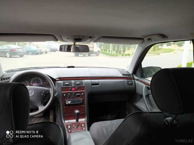 Mercedes E 220 2000, 312,000 km - 2.2 l - Masallı