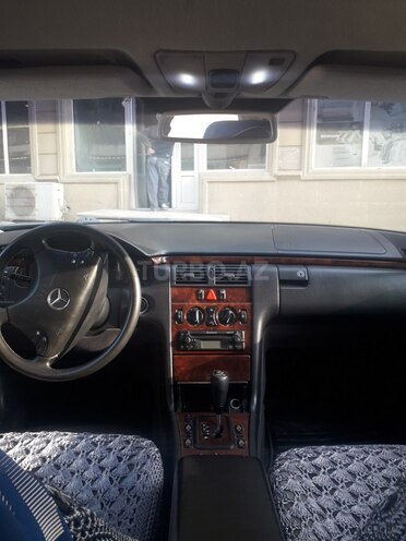 Mercedes E 240 2000, 297,000 km - 2.6 l - Bakı