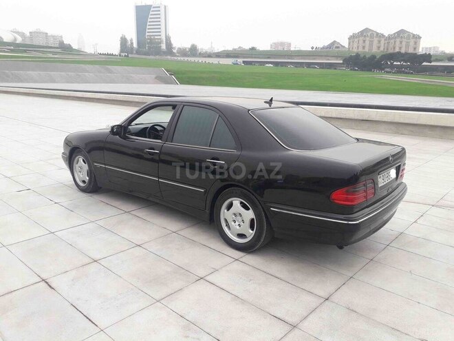 Mercedes E 240 2000, 297,000 km - 2.6 l - Bakı