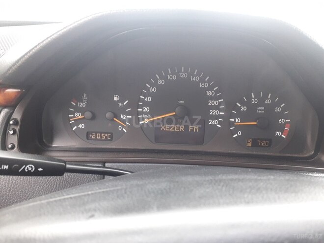 Mercedes E 240 2000, 297,000 km - 2.6 l - Bakı
