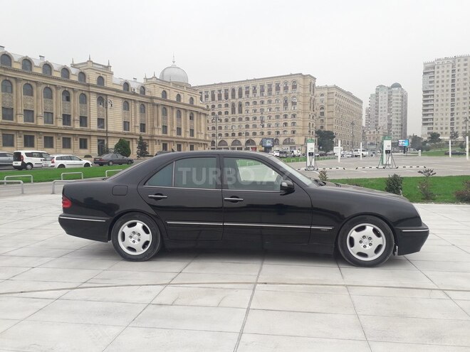 Mercedes E 240 2000, 297,000 km - 2.6 l - Bakı