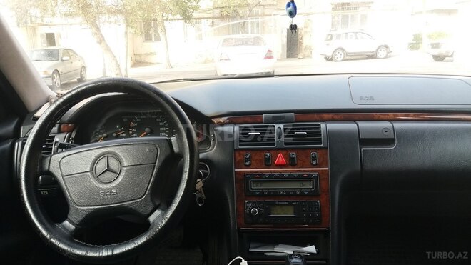 Mercedes E 220 1998, 247,700 km - 2.2 л - Bakı