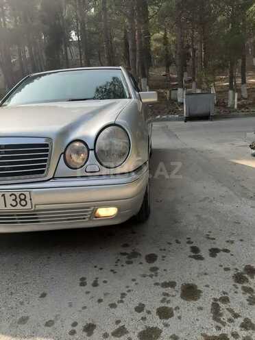 Mercedes E 220 1999, 371,000 km - 2.2 л - Sumqayıt