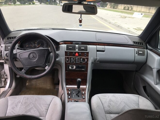 Mercedes E 280 1997, 345,000 km - 2.8 l - Bakı