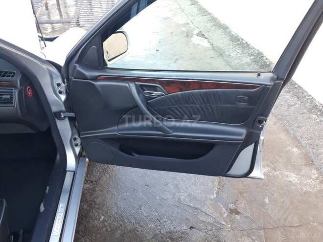 Mercedes E 220 2001, 450,000 km - 2.2 л - Tovuz