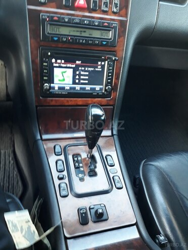 Mercedes E 220 2001, 450,000 km - 2.2 л - Tovuz