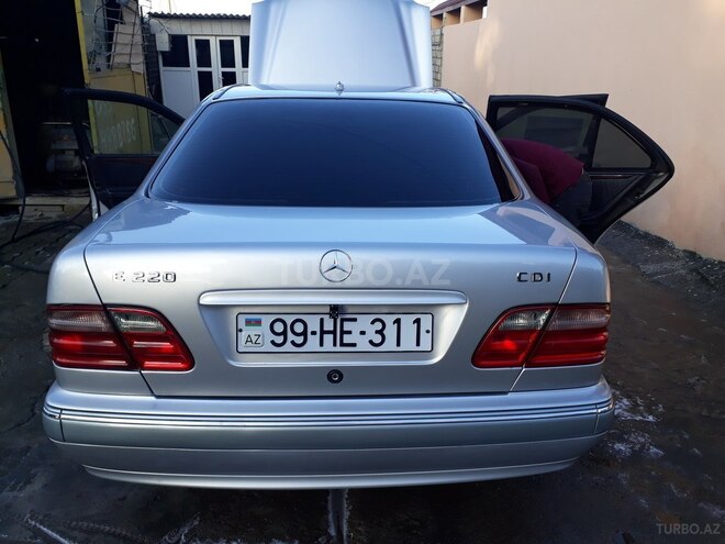 Mercedes E 220 2001, 450,000 km - 2.2 л - Tovuz