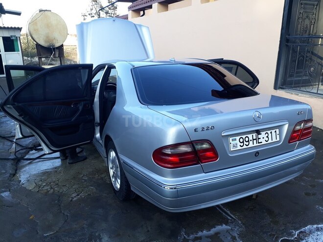 Mercedes E 220 2001, 450,000 km - 2.2 л - Tovuz