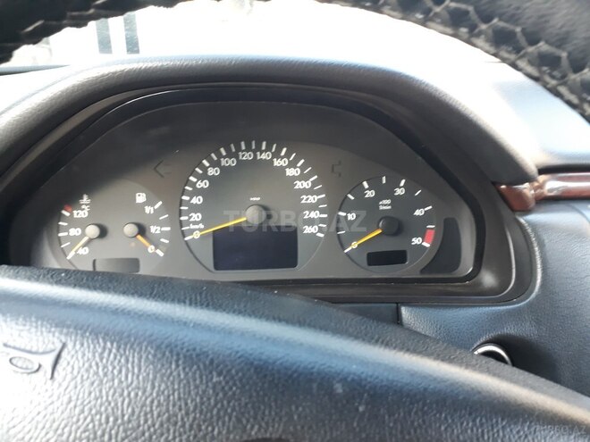 Mercedes E 220 2001, 450,000 km - 2.2 л - Tovuz