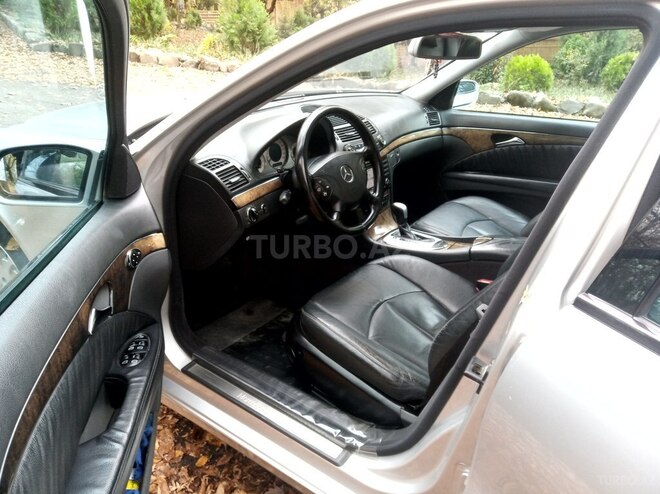 Mercedes E 240 2005, 215,000 km - 2.6 л - Oğuz