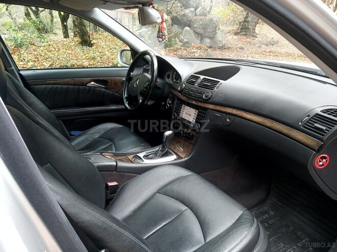 Mercedes E 240 2005, 215,000 km - 2.6 л - Oğuz