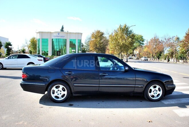 Mercedes E 320 2000, 256,000 km - 3.2 l - Saatlı